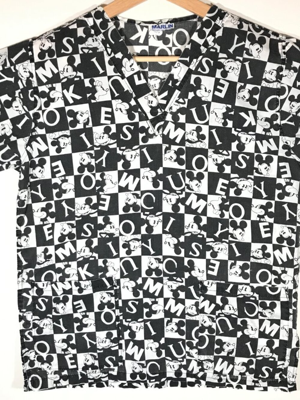 Marlin Adult's Small Black White Short Sleeve V-Neck Scrub Top